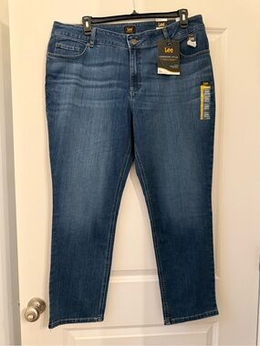 NWT women’s Lee Straight MidRise Jeans, size 20W